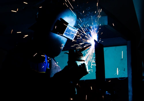 Descubre cómo un curso de soldadura puede aumentar tus ingresos