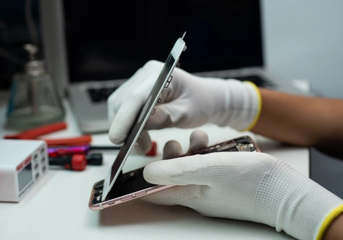 ¿Vale la pena un curso de reparación de celulares? Descúbrelo.